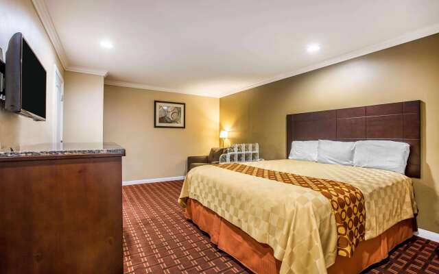 Rodeway Inn & Suites
