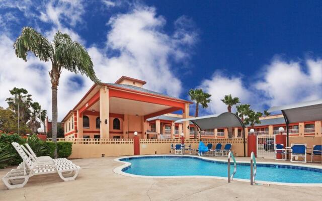 Texas Inn & Suites Raymondville