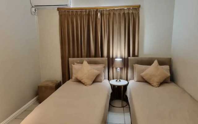 Savoy Lodge - Budget Triple Room