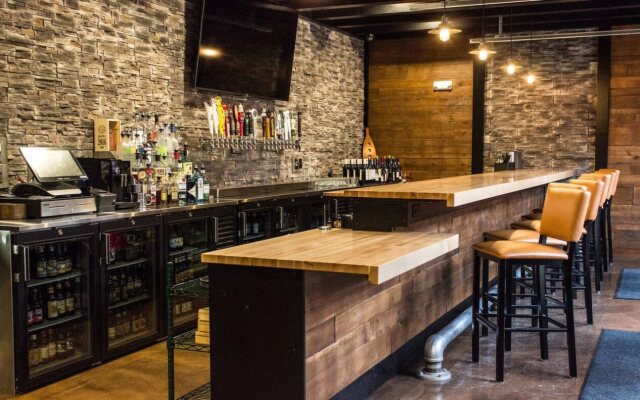 Cobblestone Hotel & Suites - Newton