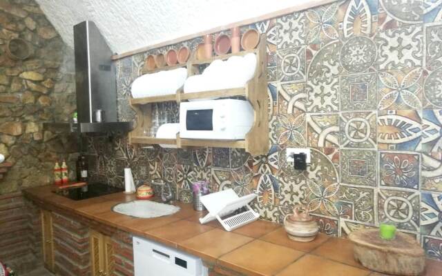 House with 4 Bedrooms in Guadix, with Wonderful Mountain View, Enclosed Garden And Wifi - 60 Km From the Slopes