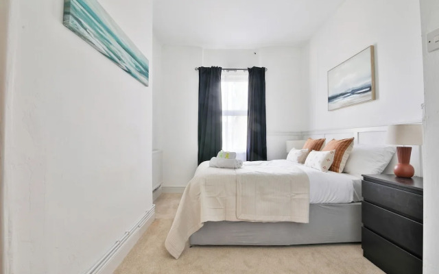 Beautifully Designed 2 Bed Apartment