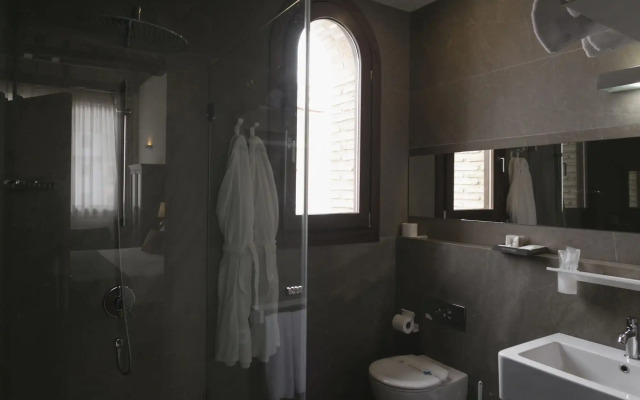 Shine Albayzín Hotel