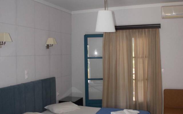 Karavostasi Beach Hotel