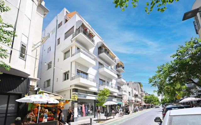 Beautiful 4BR Penthouse in Sheinkin street by HolyGuest