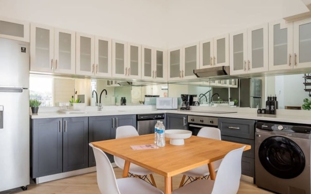 w Lovely 3BR With Modern Balcony in Panama