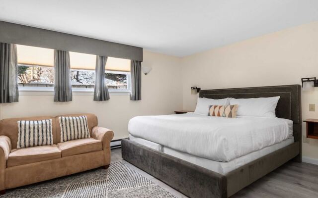 Beverly Garden Suites