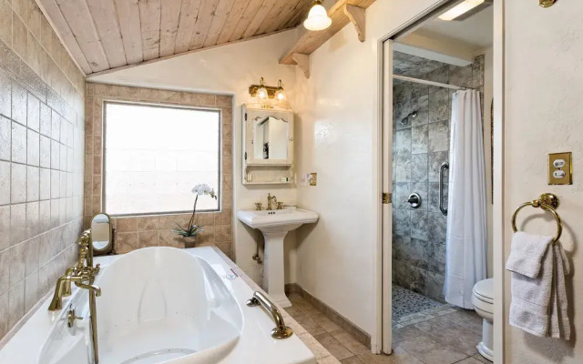 Old Yacht Club Inn Vacation Rentals