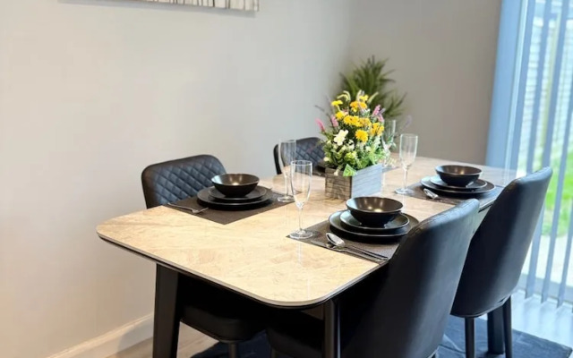 Harlow Cozy 3-bed House Retreat