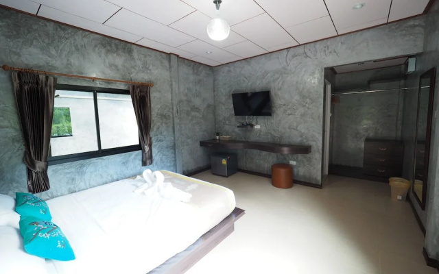 Baan Keree Thara Khiri Wong