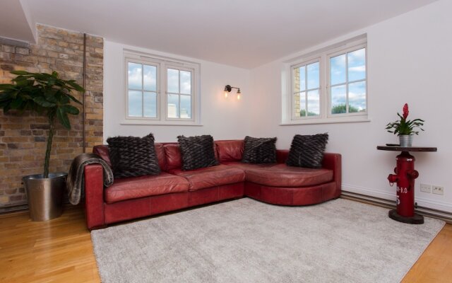 2 Bedroom Flat near Canary Wharf Sleeps 4