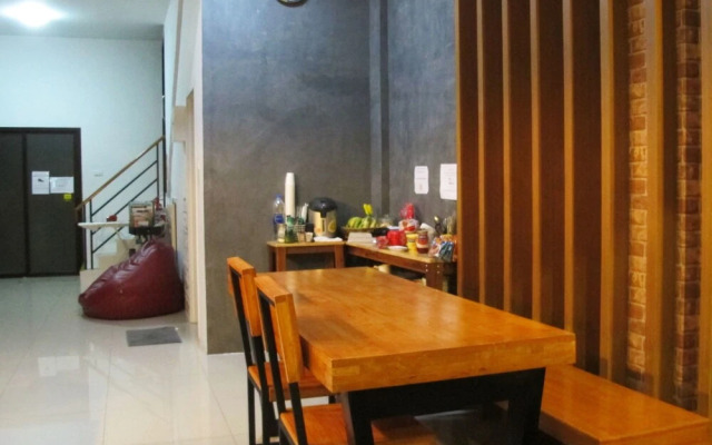 HOMEY-Don Mueang Airport Hostel
