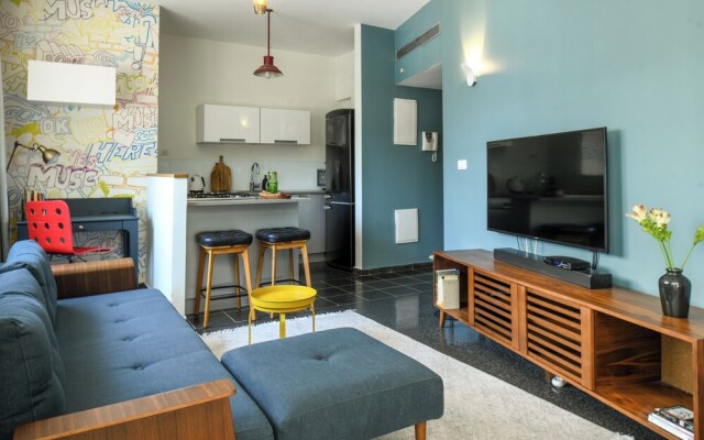 Turquoise Chic Apartment by Sea N' Rent
