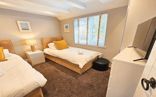 Dove Cott Sleeps 4 Central Location