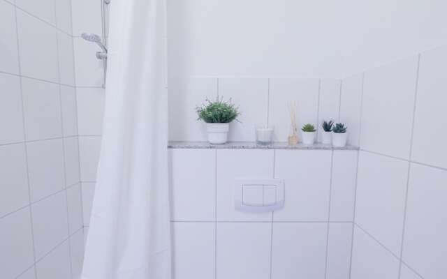 Relax Aachener Boardinghouse Main Train Station