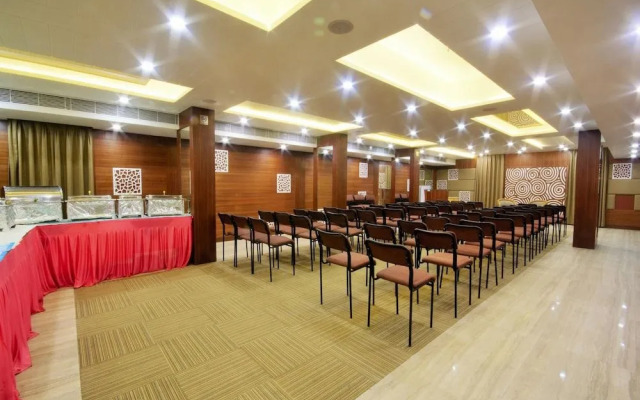OYO 3763 Naeeka Hotel
