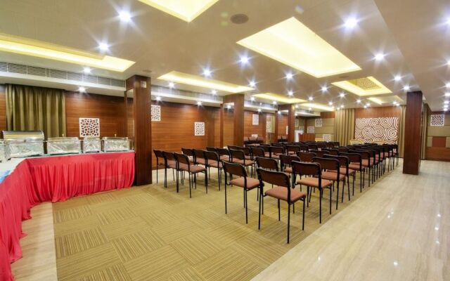 OYO 3763 Naeeka Hotel
