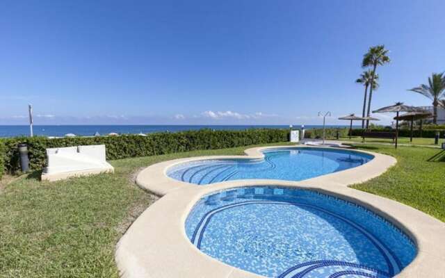 Fantastic first beach line attic apartment, sleep7