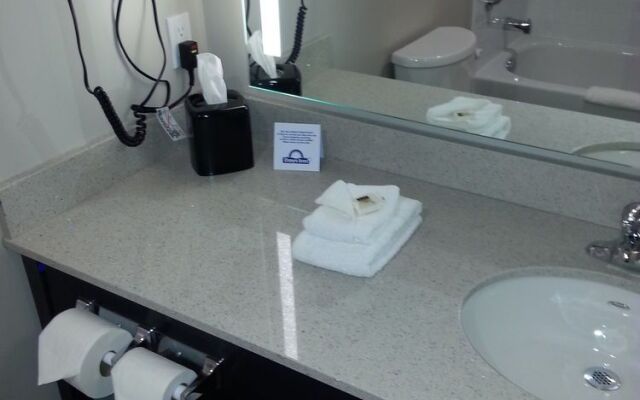 Days Inn And Suites Lindsay