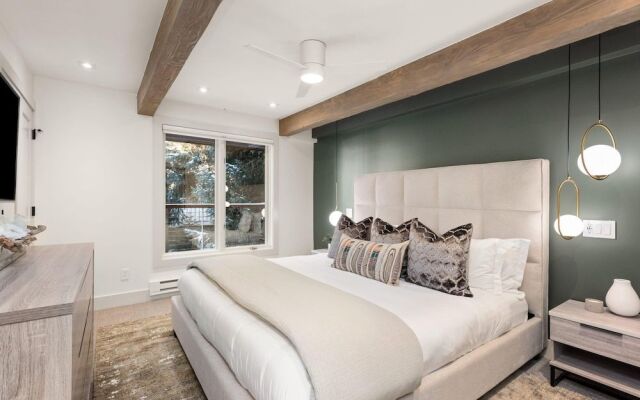 Chateau Eau Claire Unit 13