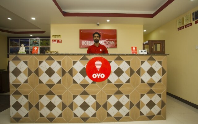 OYO 156 Hotel Sweet Town
