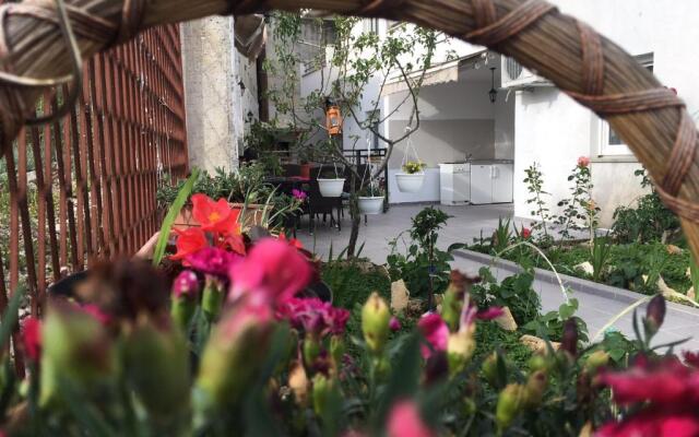The Big Terrace Apartment