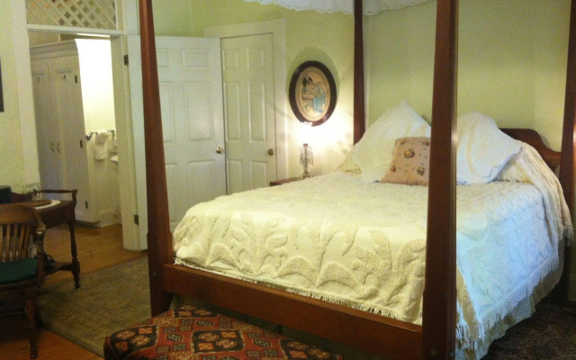 Corners Mansion Inn - A Bed & Breakfast