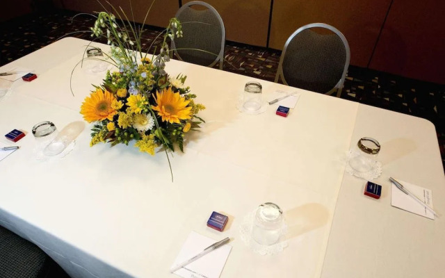 HAMPTON INN &amp; SUITES SMITHFIELD(H)