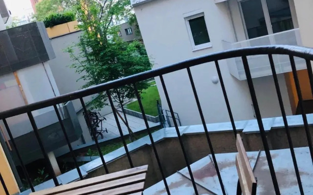 Central Apartment near subway station 2