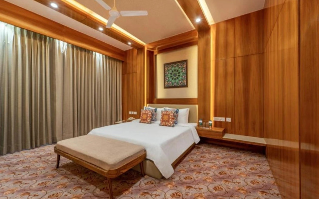 Shyama Sarovar Portico