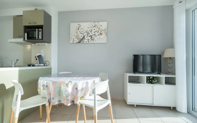 Bright Escape Near the Beach