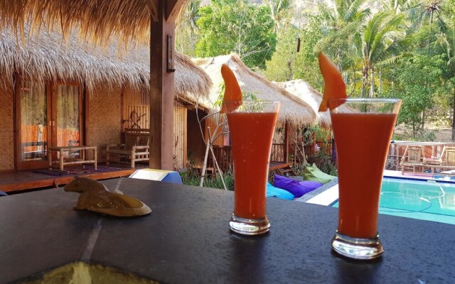 Wooden Paradise Home Stay - Hostel