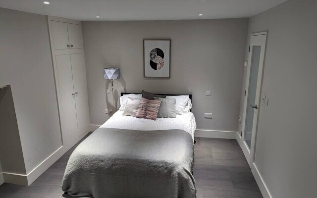 Captivating 1-bed Apartment in Bath With Parking