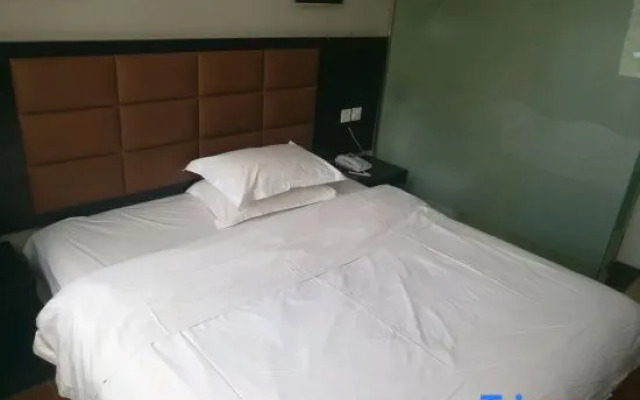 Xunjia Fashion Hotel (Zhengzhou Liulin Subway Station Branch)