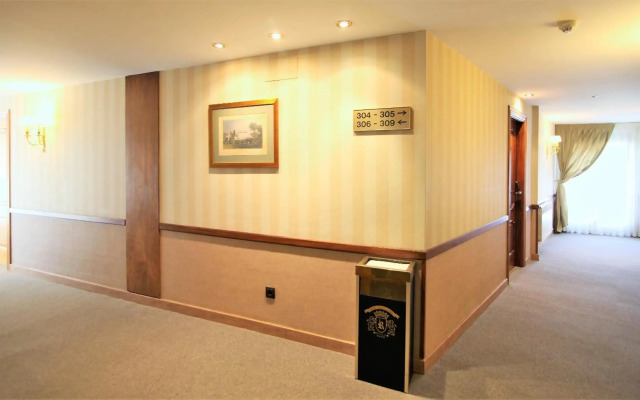 Hotel Ele Puente Romano