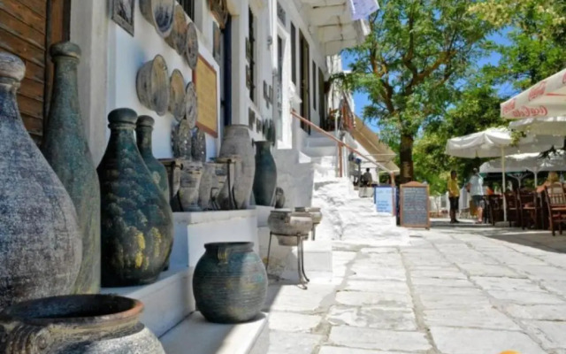 apeiranthos traditional stone house