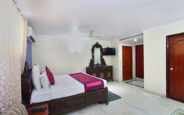 OYO 4452 Hotel Pigeon International