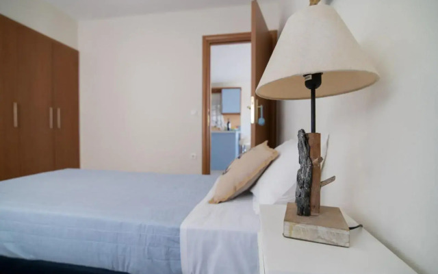 Lovely apartment just infront of the beach