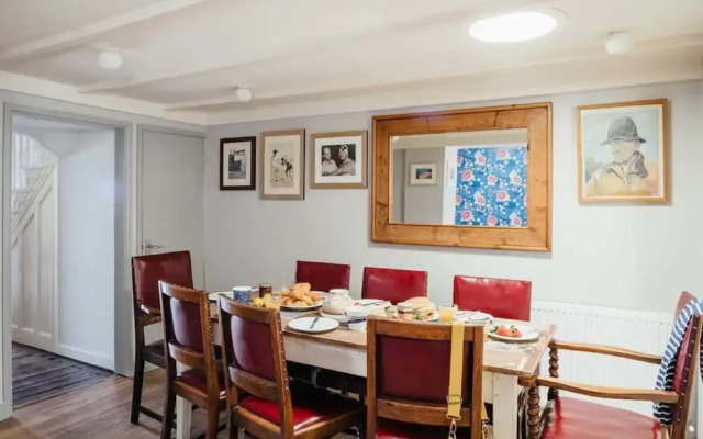 6 Barnoon Terrace