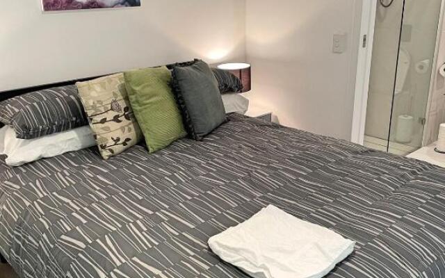 Splendid 2bd 1bth 1csp Apt - Superb CBD Location