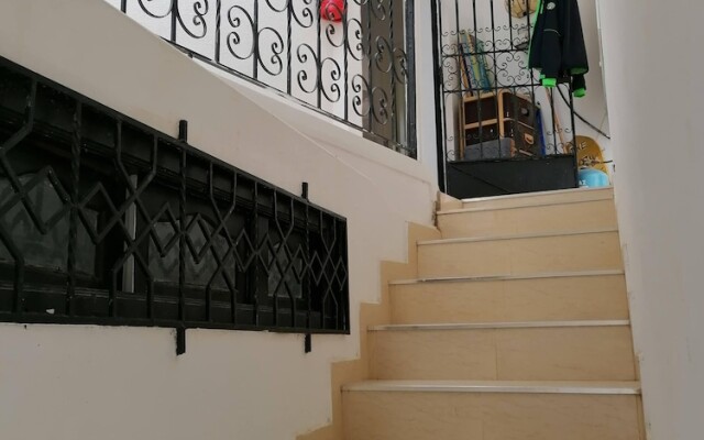 Cozy White House - Hostel