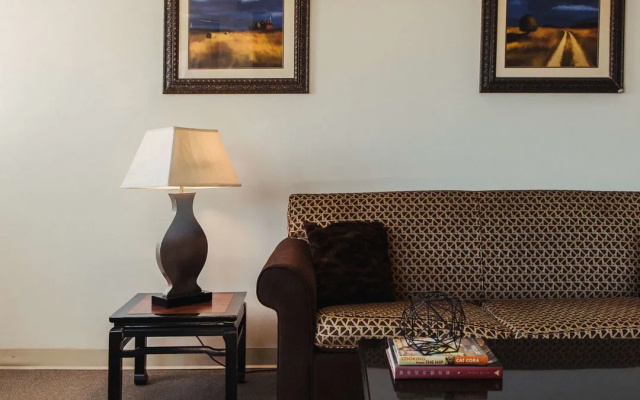Stamford Suites