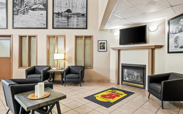 Super 8 by Wyndham Meadow Lake