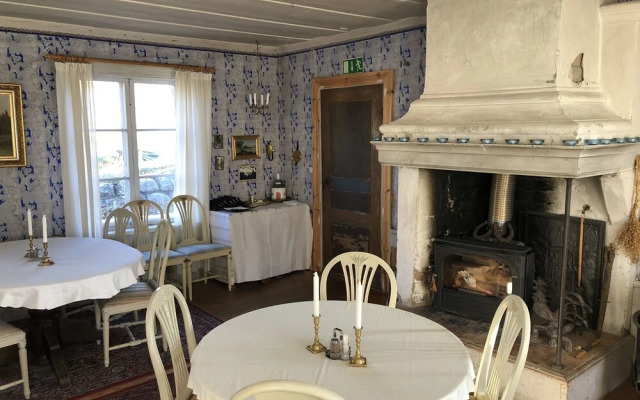 Frägsta Hälsingegård Bed & Breakfast