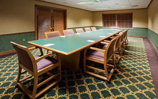 Holiday Inn Express Hotel & Suites Oshkosh Stateroute 41