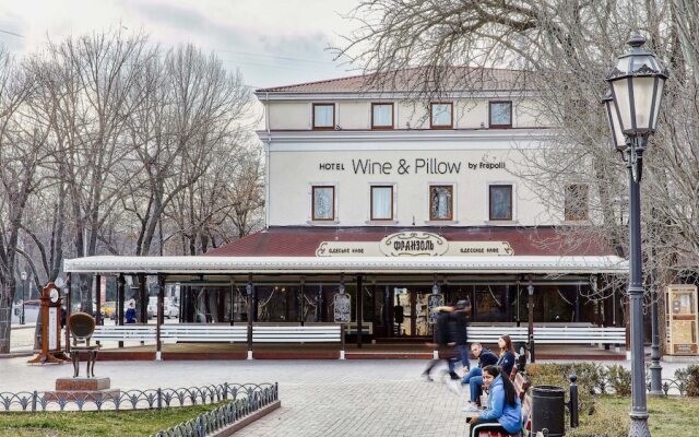 Wine & Pillow Hotel by Frapolli