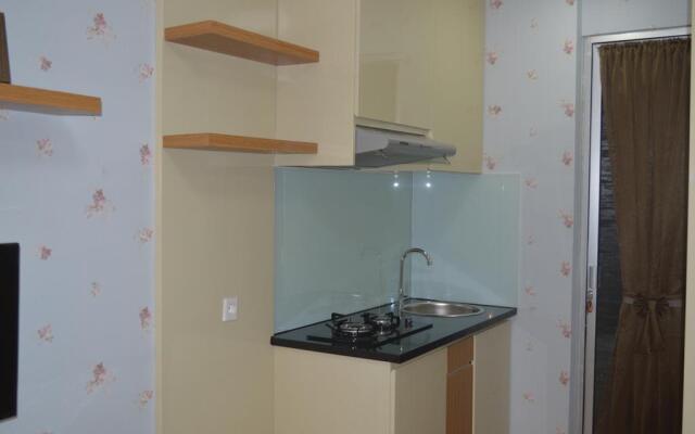 Roomku at Bassura City Apartment