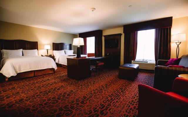 Hampton Inn & Suites Minot Airport