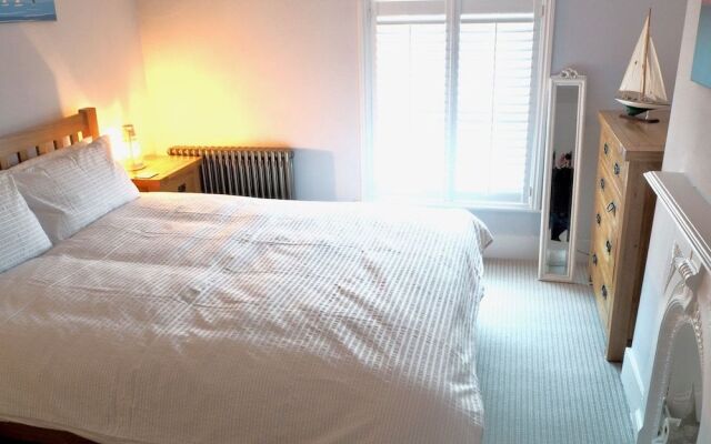 The Seaview Snug