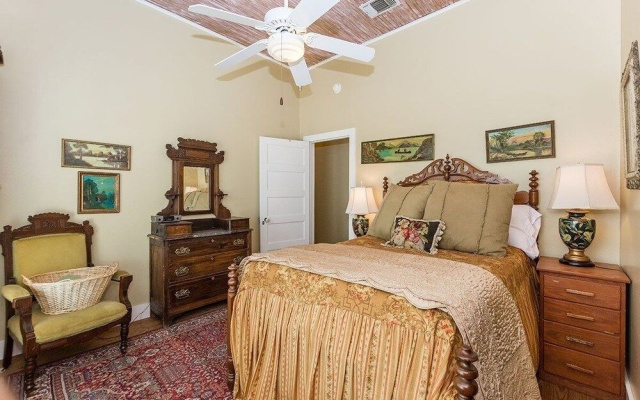 Fischer 3 Bedroom Farmhouse by RedAwning
